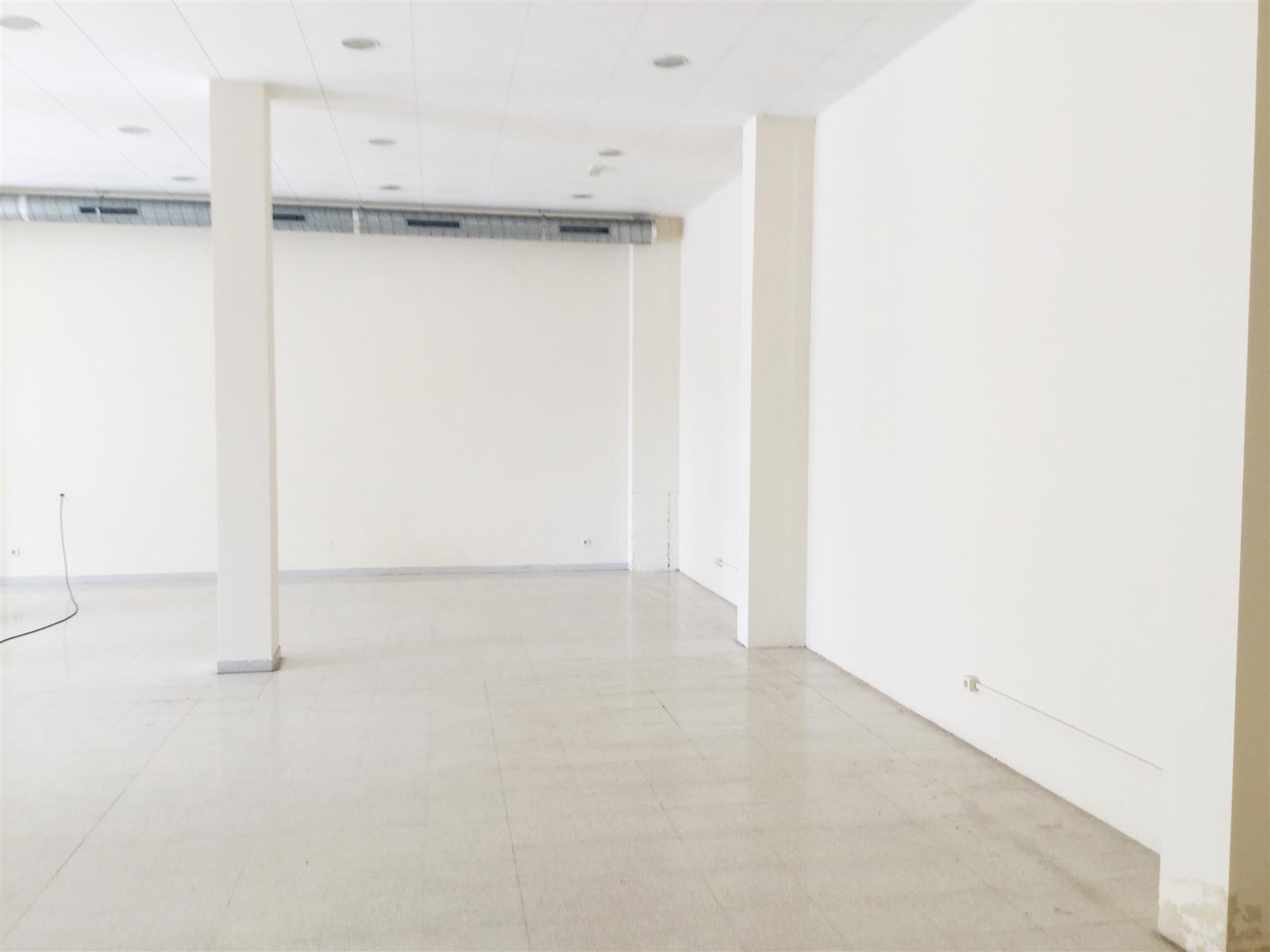 [DEMO] Local comercial de 140 m² con salida de humos en Granollers · fotografía 1