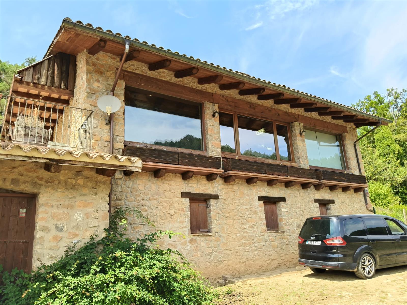 Casa en finca rústica de Can Cubell, con 6,5 hectáreas de terreno, en Ripoll · fotografía 1
